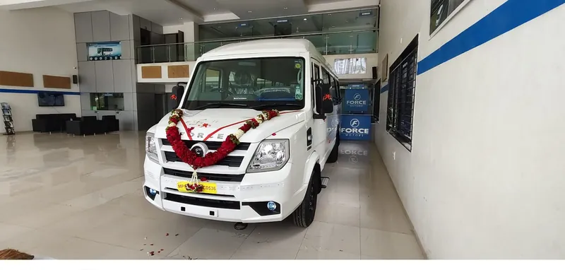 17 seater Force Traveller exterior, Shri Vyankatesh Tours and Travels