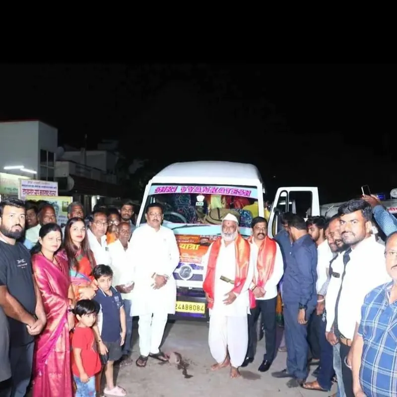 Customer group photo, Shri Vyankatesh Tours and Travels
