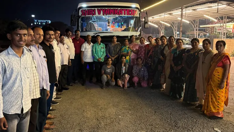 Customer group send-off with bus at night, Shri Vyankatesh Tours and Travels